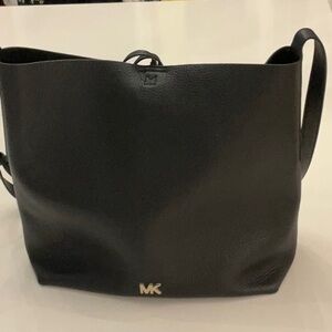 MICHAEL KORS BLACK LEATHER BAG